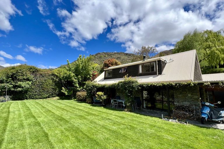 Photo of property in 1 Arthurs Track, Arthurs Point, Queenstown, 9371