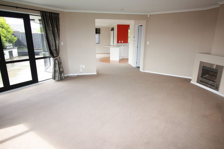 Photo of property in 17 Cleveland Heights, Kelvin Grove, Palmerston North, 4414