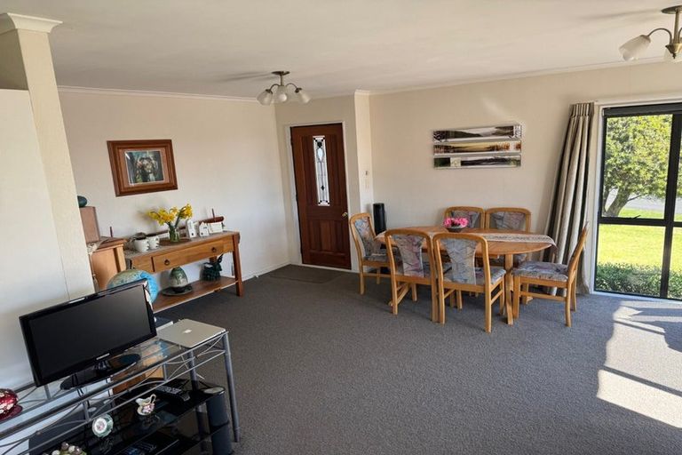 Photo of property in 1a Kingsgate Way, Havelock North, 4130