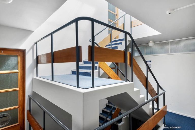 Photo of property in Victoria Court, 8/4 Queen Street, Mount Victoria, Wellington, 6011