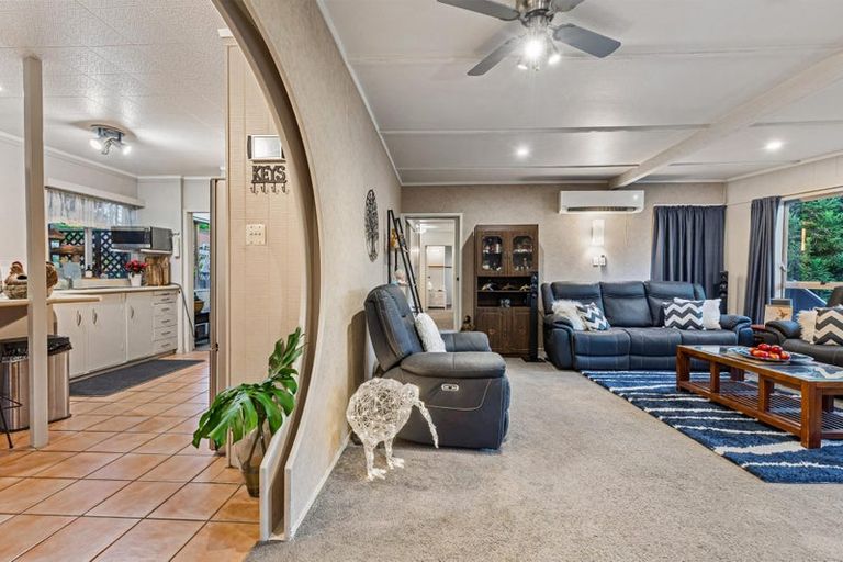 Photo of property in 16 Ribblesdale Road, Henderson, Auckland, 0612