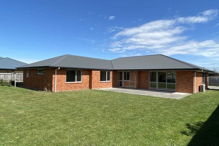 Photo of property in 6 Cunneen Place, Aidanfield, Christchurch, 8025