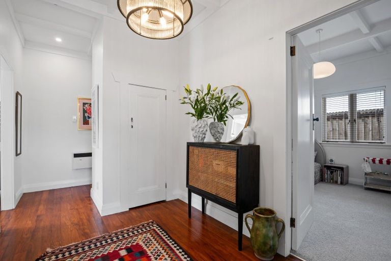 Photo of property in 2/46 Gladstone Road, Northcote, Auckland, 0627