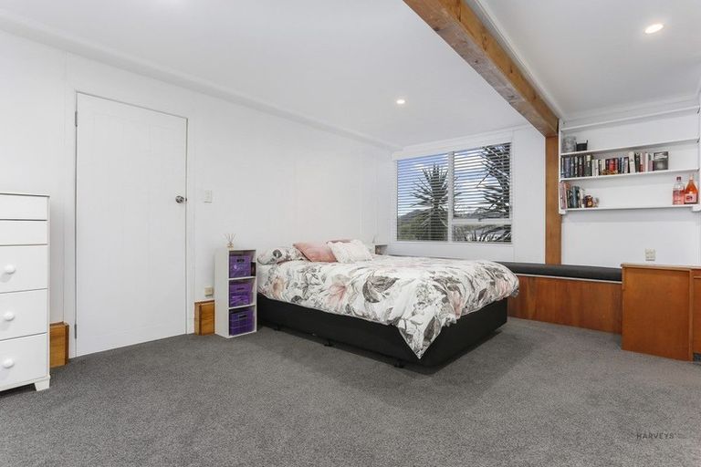 Photo of property in 100 Captain Scott Road, Glen Eden, Auckland, 0602