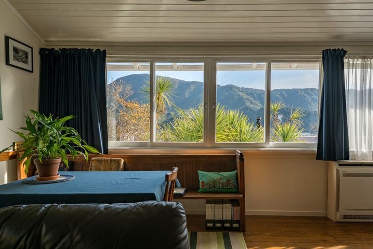 Photo of property in 17a Taranaki Street, Picton, 7220