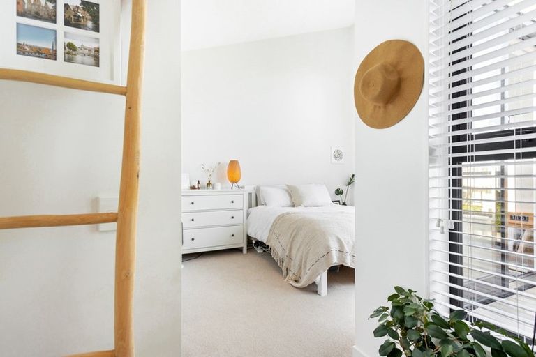 Photo of property in 15 Isitt Road, Hobsonville, Auckland, 0616