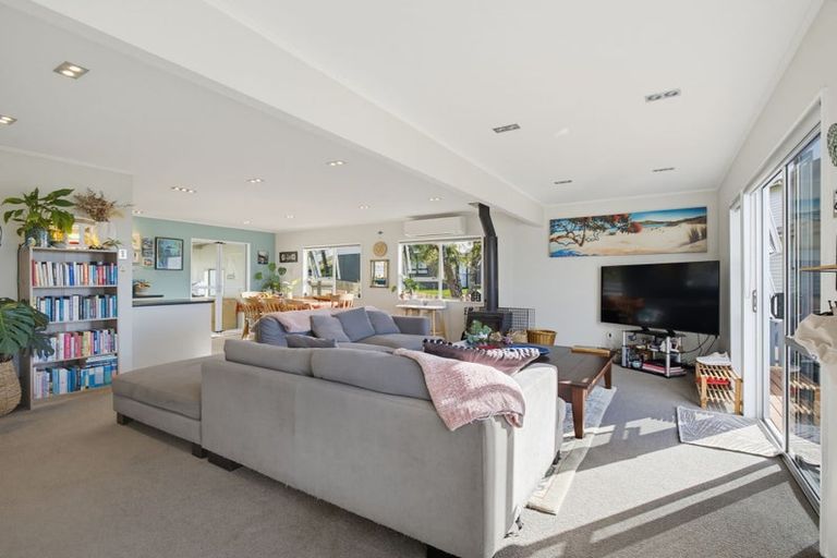 Photo of property in 3 Awatere Place, Snells Beach, 0920