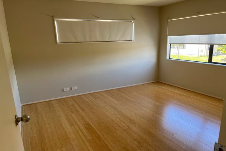 Photo of property in 23 Spalding Rise, Golflands, Auckland, 2013