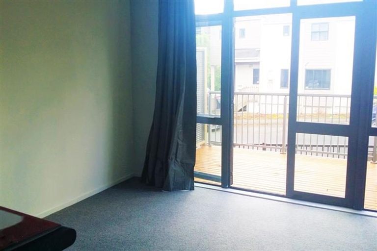 Photo of property in 2/3 John Jennings Drive, Oteha, Auckland, 0632