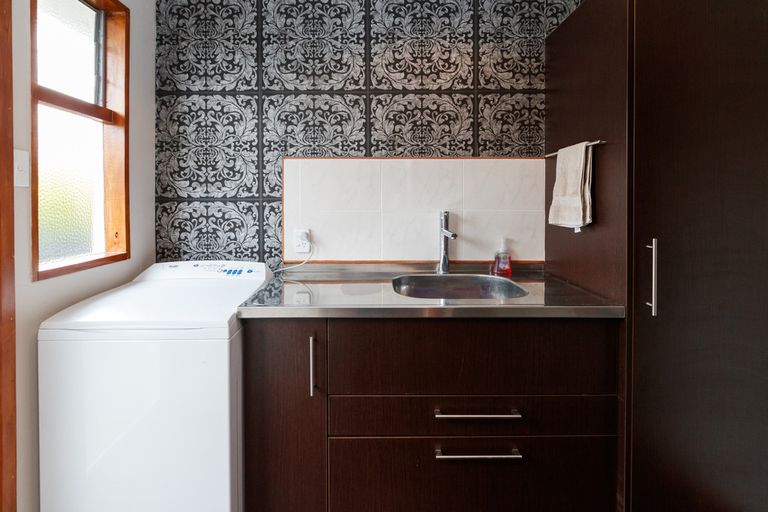 Photo of property in 10 Wood Street, Takaro, Palmerston North, 4410