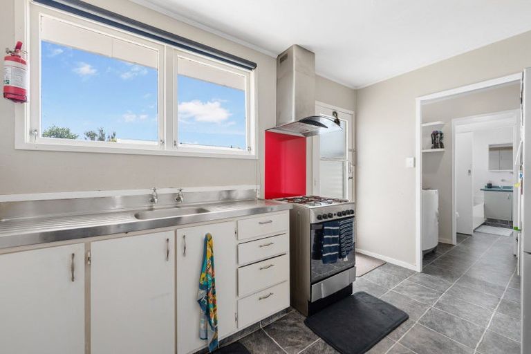 Photo of property in 19 Halswell Crescent, Westbrook, Palmerston North, 4412