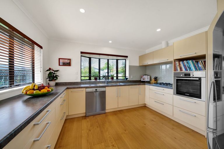 Photo of property in 10 Kinross Drive, Merrilands, New Plymouth, 4312