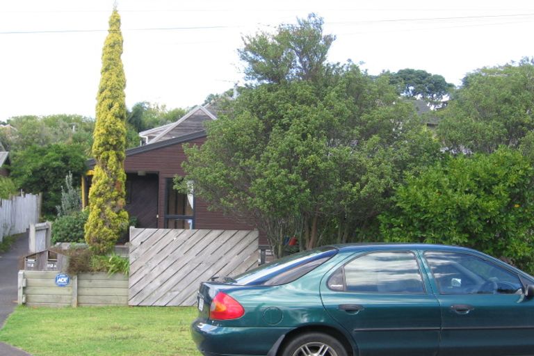 Photo of property in 2/112 Saddleback Rise, Murrays Bay, Auckland, 0630