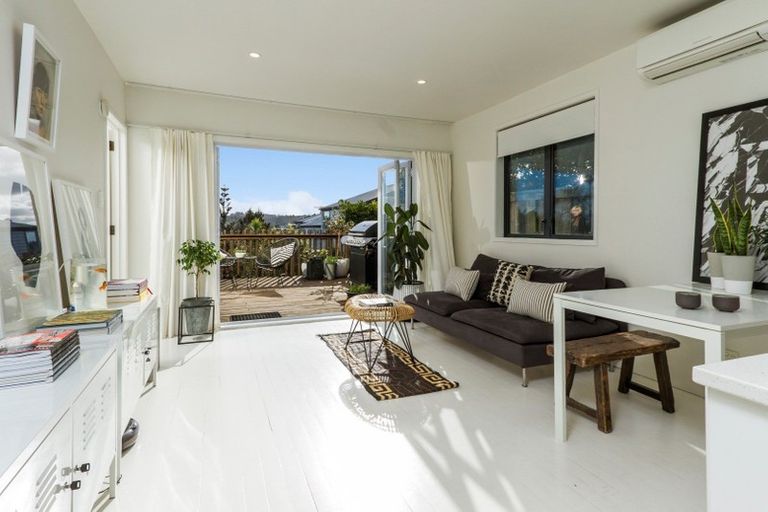 Photo of property in 2/50 Sylvan Avenue, Northcote, Auckland, 0627