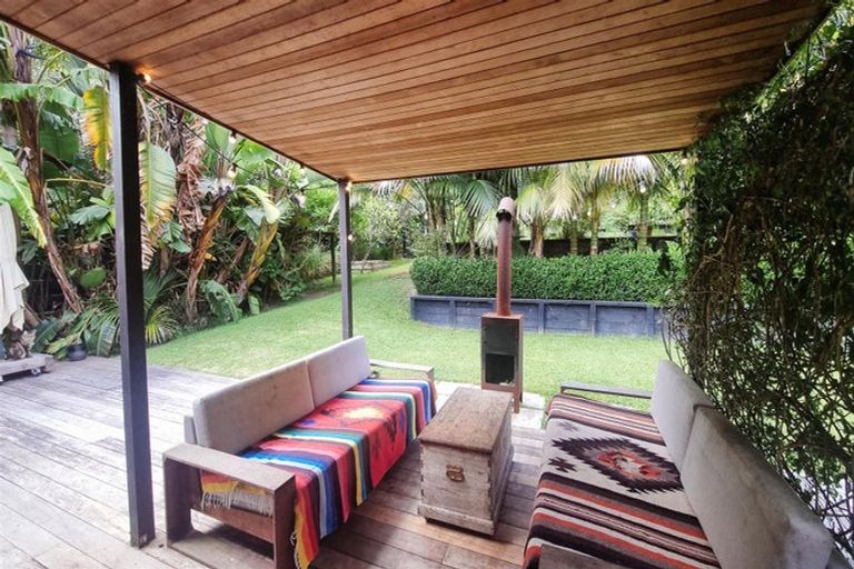 Photo of property in 153 Laingholm Drive, Laingholm, Auckland, 0604