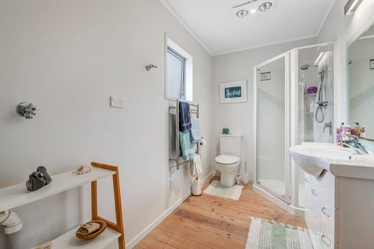 Photo of property in 25 Moffat Road, Red Beach, 0932