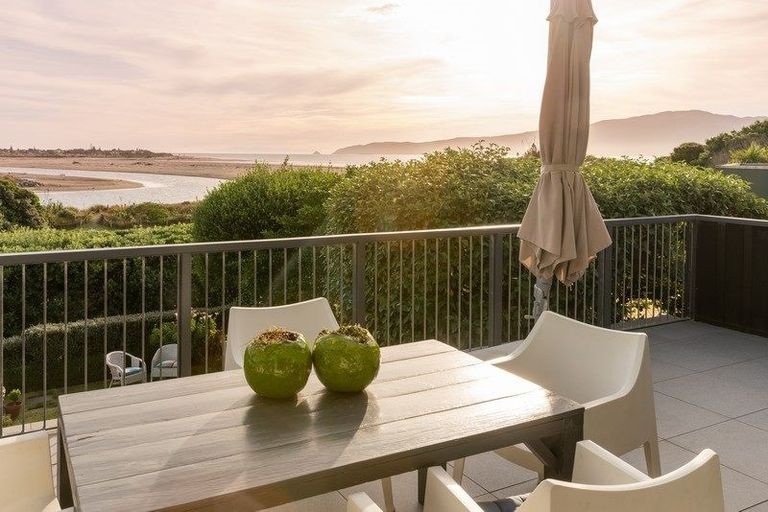 Photo of property in 6 Waiheke Street, Waikanae Beach, Waikanae, 5036