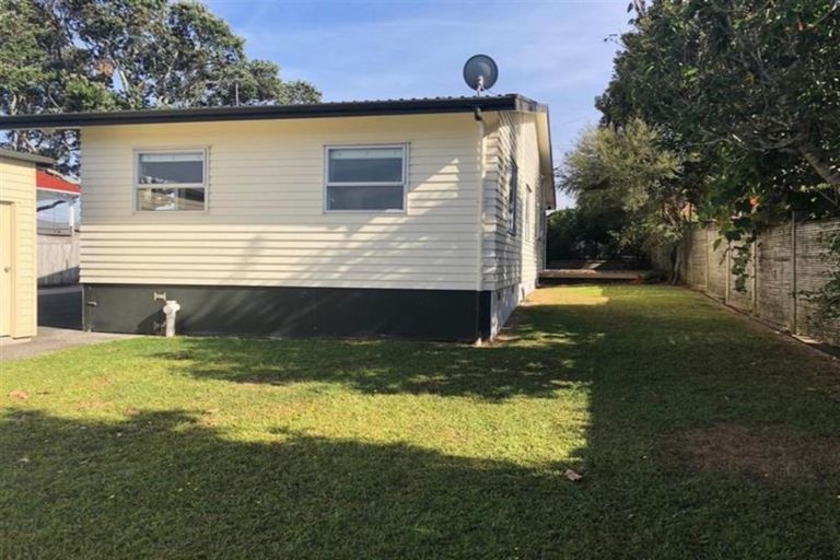 Photo of property in 25 Roberts Avenue, Bayswater, Auckland, 0622