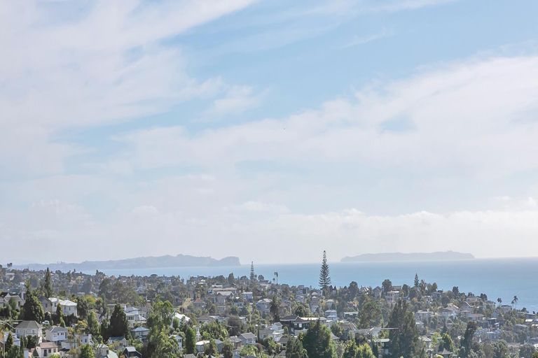 Photo of property in 7 Galaxy Drive, Mairangi Bay, Auckland, 0630