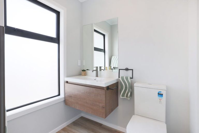 Photo of property in 8/1 Helvetia Grove, Naenae, Lower Hutt, 5011