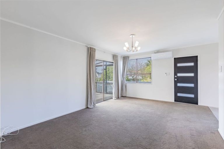 Photo of property in 35 Nile Road, Kelston, Auckland, 0602