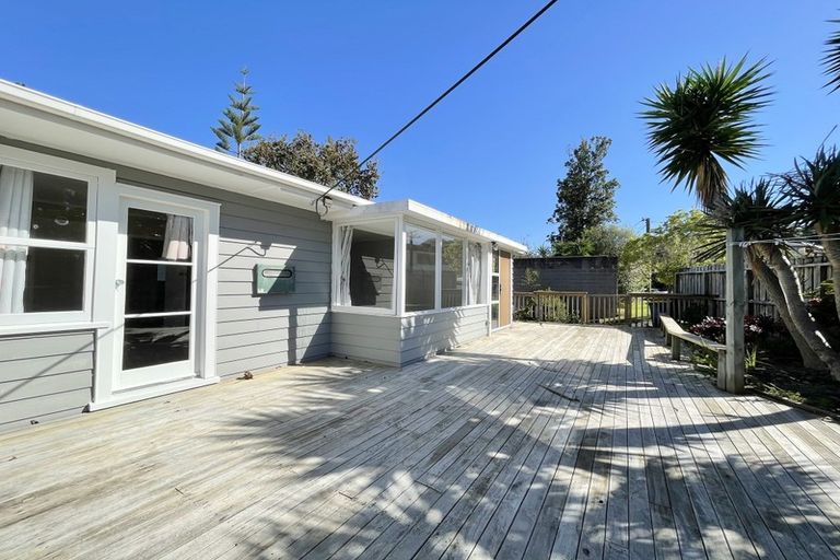 Photo of property in 4 Seaton Road, Murrays Bay, Auckland, 0630
