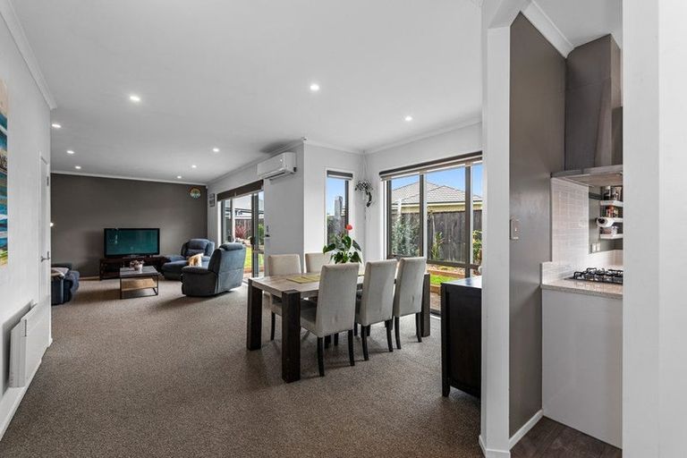 Photo of property in 14 Malbec Place, Huapai, Kumeu, 0810