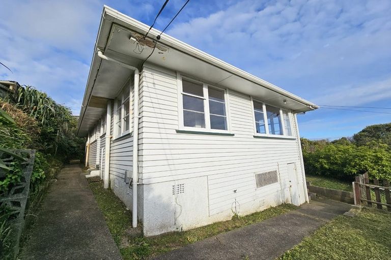 Photo of property in 57 Salford Street, Newlands, Wellington, 6037