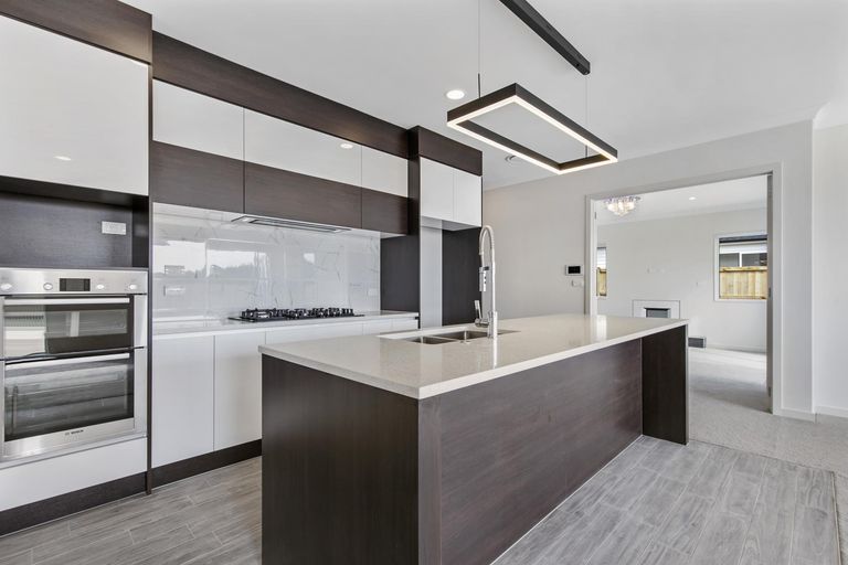 Photo of property in 51 Sunset Road, Totara Vale, Auckland, 0632