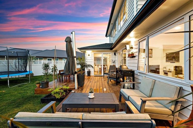 Photo of property in 11 Dida Park Drive, Kumeu, 0810