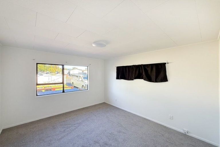 Photo of property in 21 Silverstone Place, Henderson, Auckland, 0612