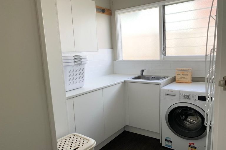 Photo of property in 1/35 Orams Road, Hillpark, Auckland, 2102