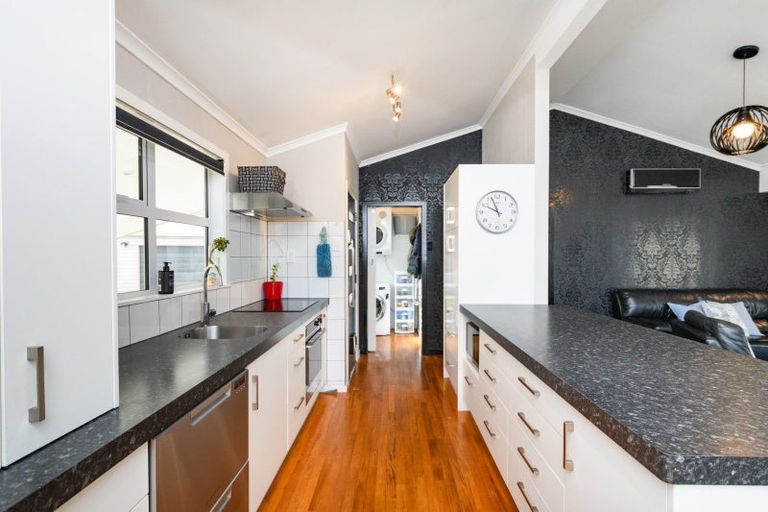 Photo of property in 17 Patea Place, Terrace End, Palmerston North, 4410