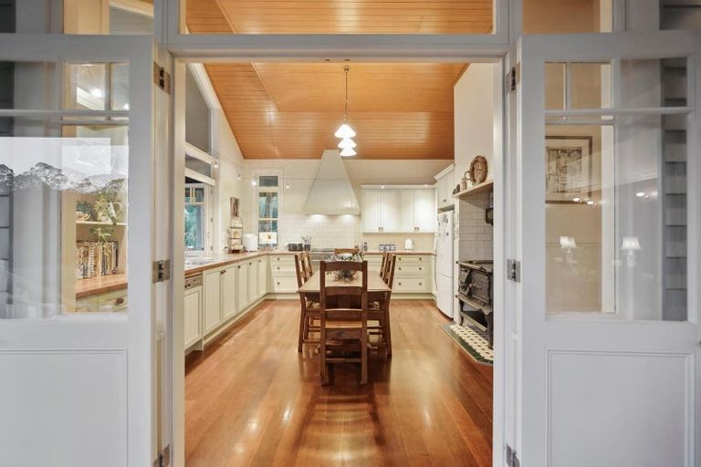 Photo of property in 3 Daphne Harden Lane, Paremoremo, Auckland, 0632