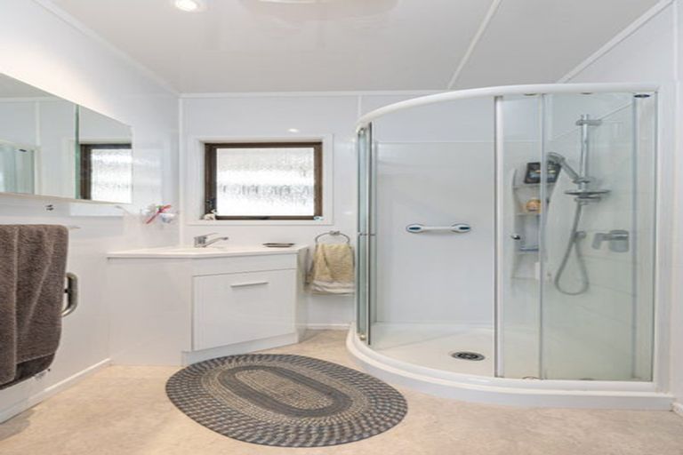 Photo of property in 70 Great South Road, Huntly, 3700