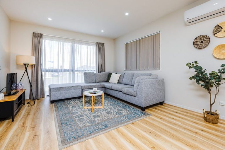 Photo of property in 10 Survila Street, Takanini, 2110