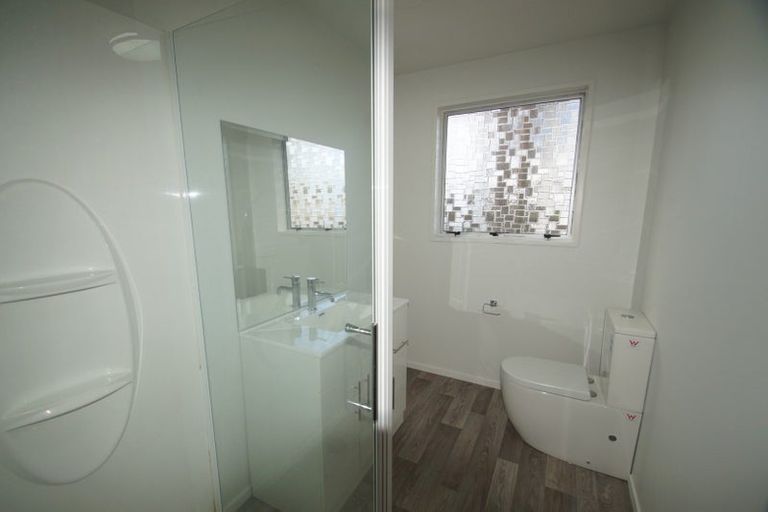 Photo of property in 6a Auburn Avenue, Upper Riccarton, Christchurch, 8041