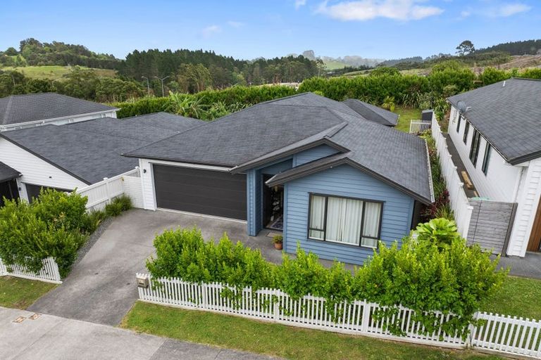 Photo of property in 61 Godfrey Drive, Orewa, 0931
