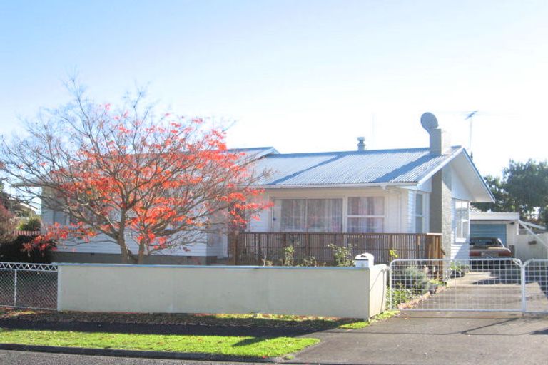 Photo of property in 8 Hywell Place, Manurewa, Auckland, 2102