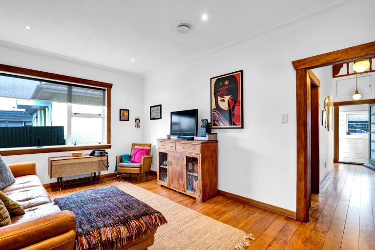 Photo of property in 7 Seddon Street, Westown, New Plymouth, 4310