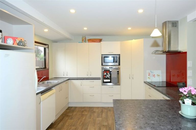 Photo of property in 4 Geraldo Place, Russley, Christchurch, 8042