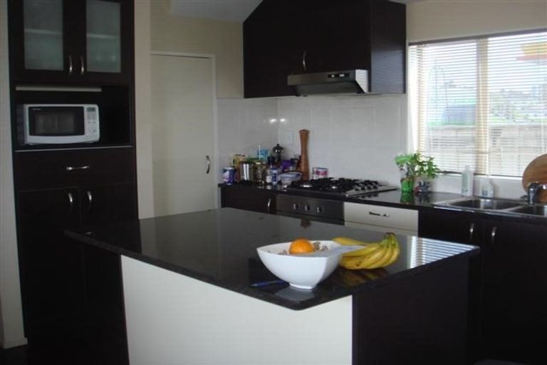 Photo of property in 2/845 East Coast Road, Northcross, Auckland, 0630