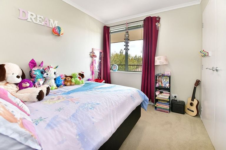 Photo of property in 11 Parkwood Crescent, Gulf Harbour, Whangaparaoa, 0930