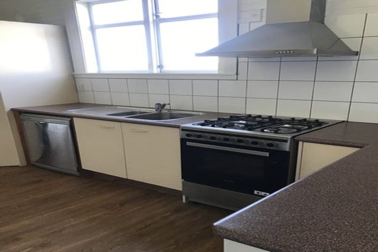 Photo of property in 94 Endeavour Street, Lyall Bay, Wellington, 6022