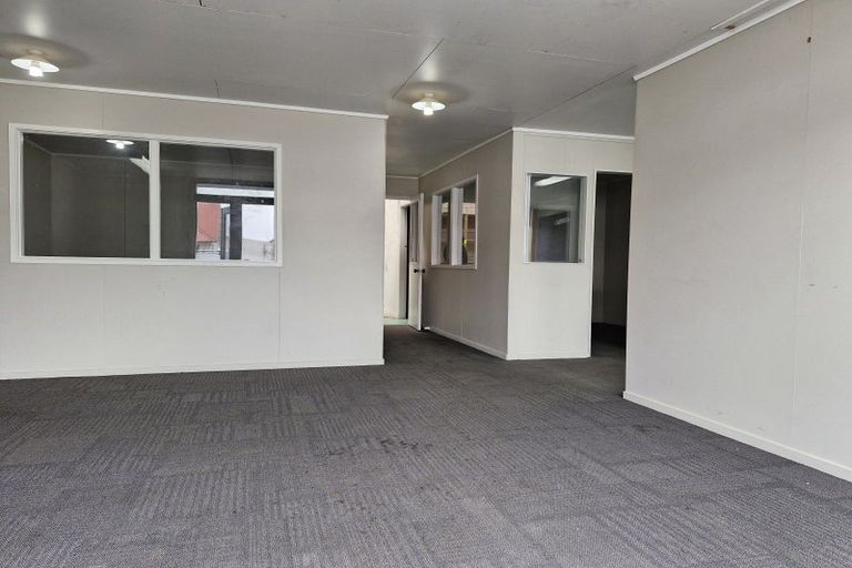Photo of property in 1/73 Lake Road, Northcote, Auckland, 0627