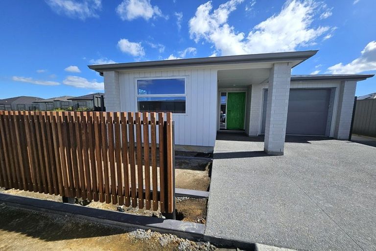 Photo of property in 27 Hammick Crescent, Pyes Pa, 3112