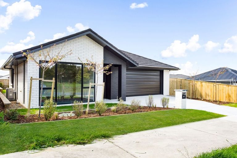 Photo of property in 41 Nobilo Road, Kumeu, 0810