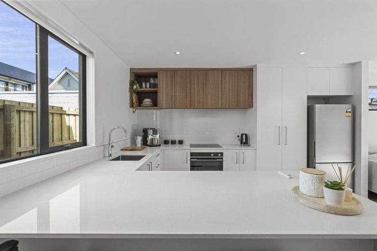 Photo of property in 2/130 Holly Road, St Albans, Christchurch, 8014