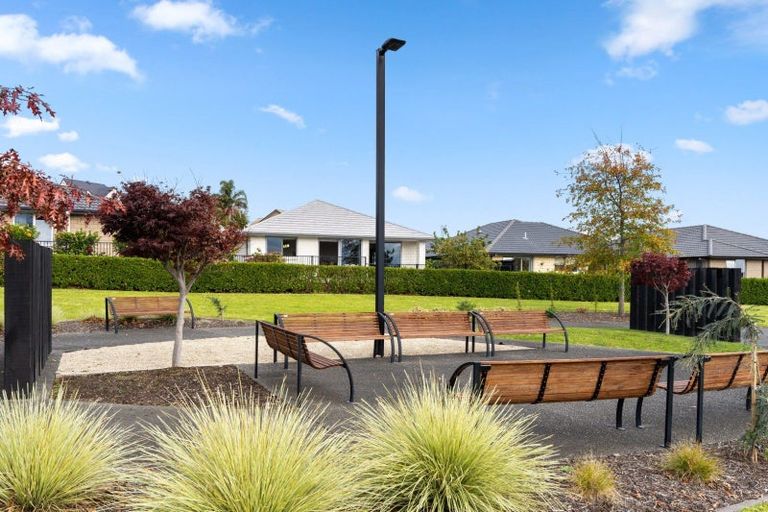 Photo of property in 2 Vista Close, Omokoroa, 3114