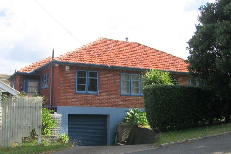 Photo of property in 17 Kinghorne Street, Strathmore Park, Wellington, 6022